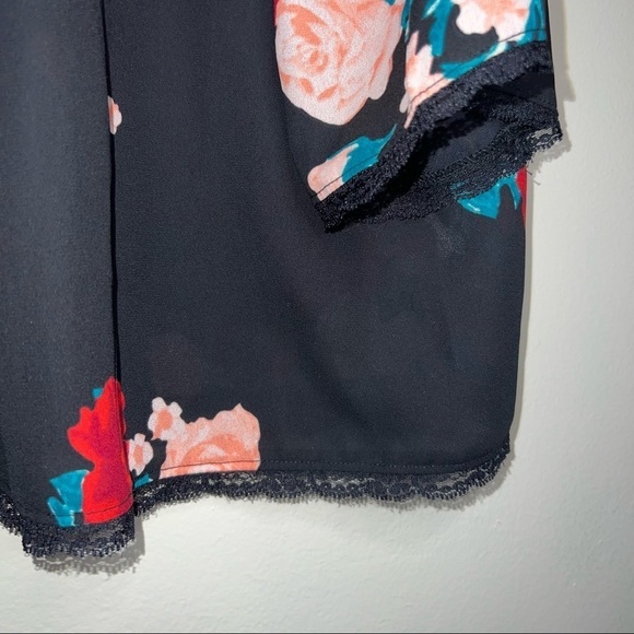 Candies Floral Lace Back Cold Shoulder Shirt Size Large - Picture 3 of 8